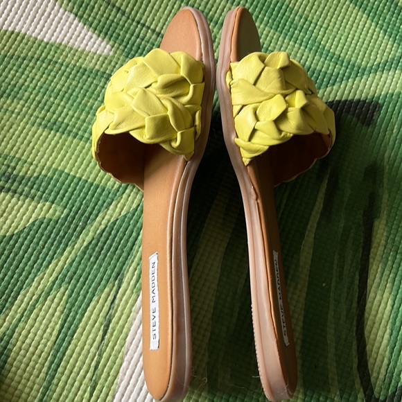 Steve Madden Yellow Sandals - Picture 4 of 5